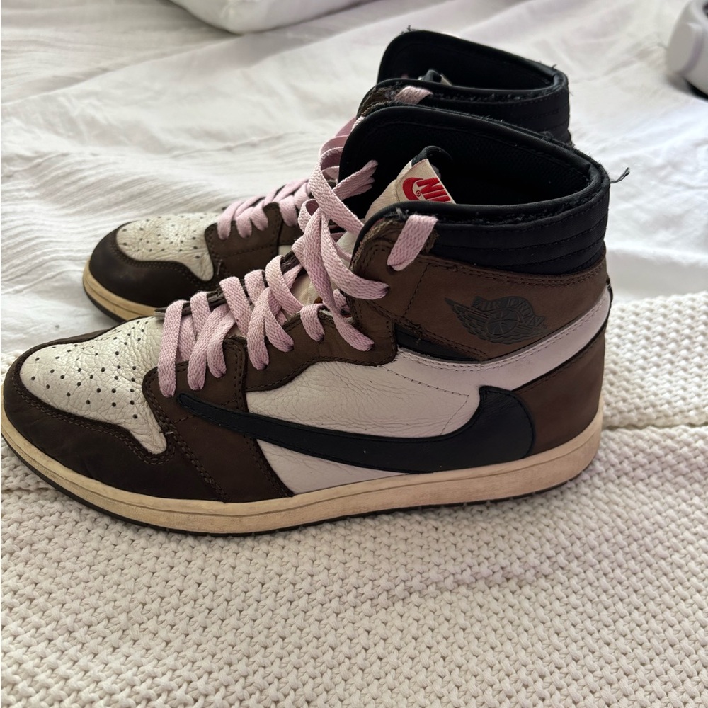 Jordan 1 Retro High OG SP
Travis Scott Mocha